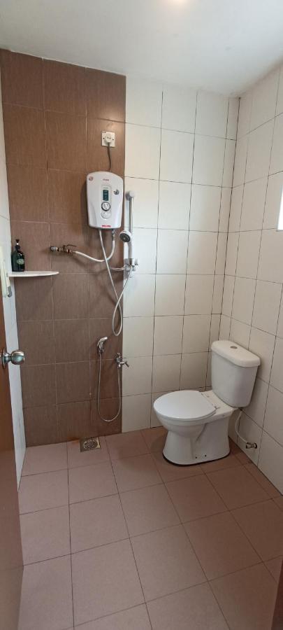 Rovers Inn Guesthouse - Age 11 And Above Only (Adults Only) Танах-Рата Экстерьер фото